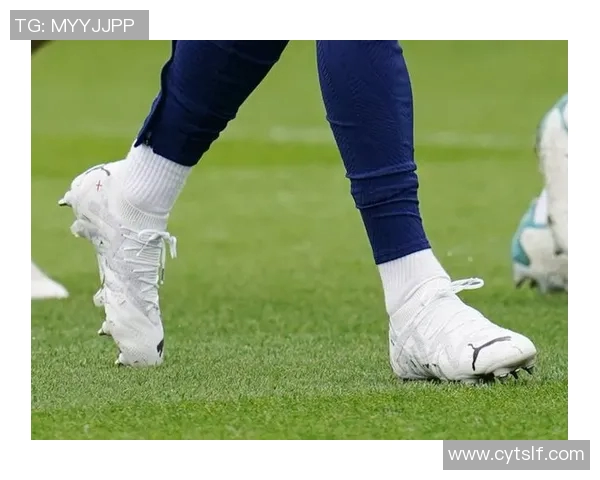 当足球巨星走上街头 球鞋成为彰显个性与时尚的新焦点